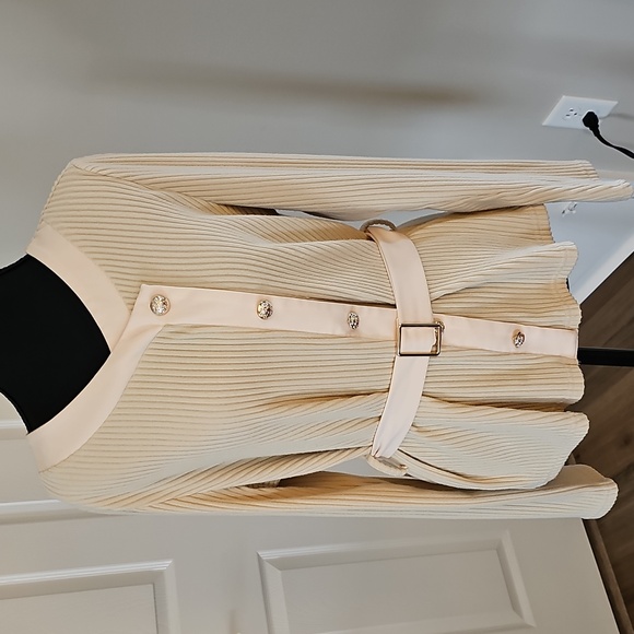 Top - Picture 3 of 16